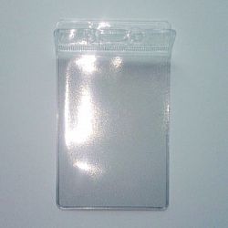 suport-flexibil-vertical-cu-inchidere-pentru-legitimatie-62-x-89-mm